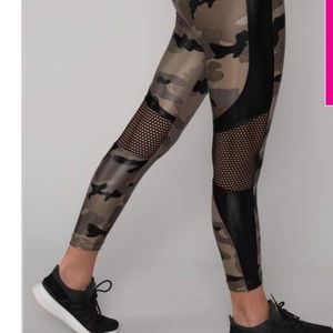 Koral camo cropped leggings xs